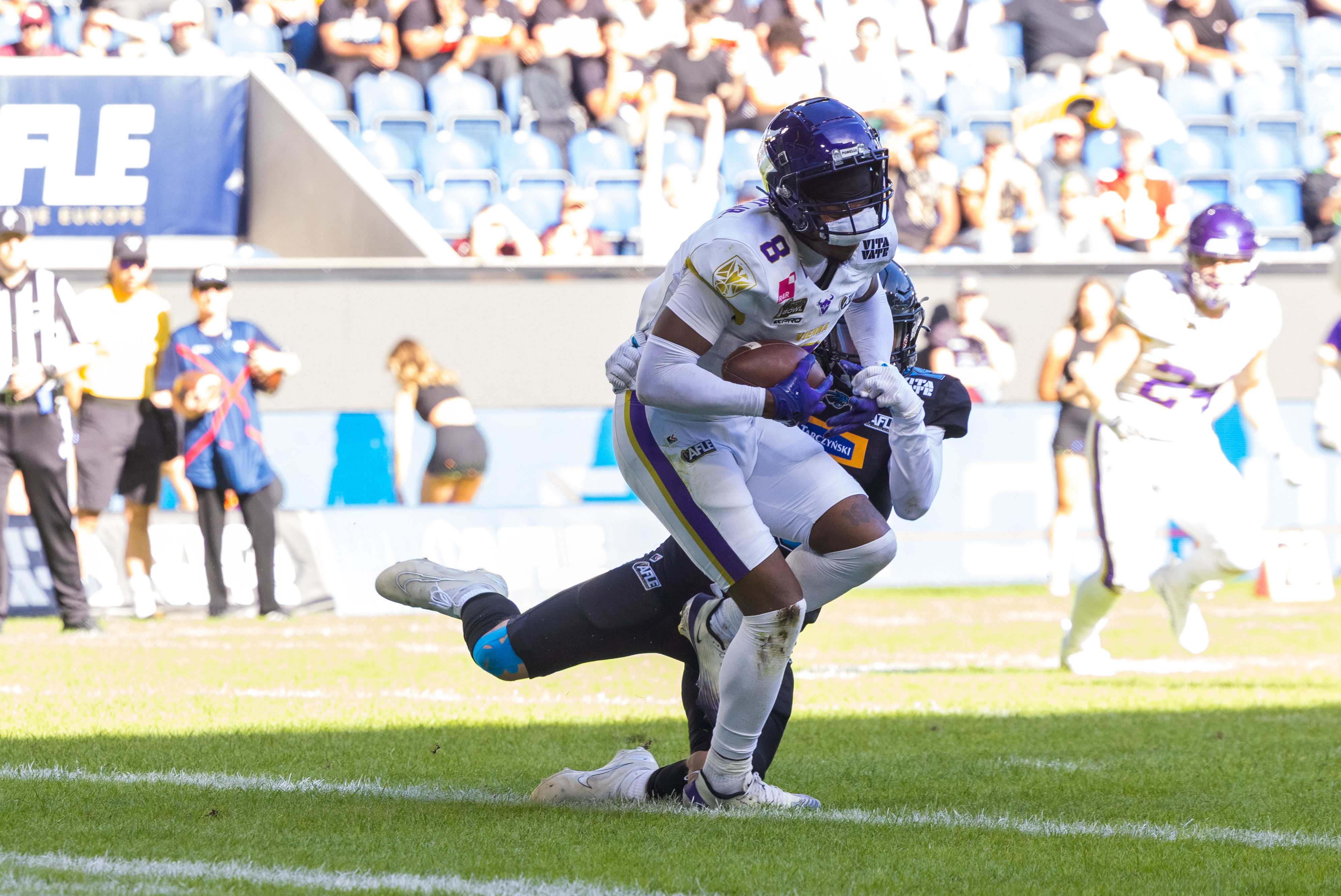 #8 Darrell Stewart (Wide Receiver) – Vienna Vikings run to the end zone.