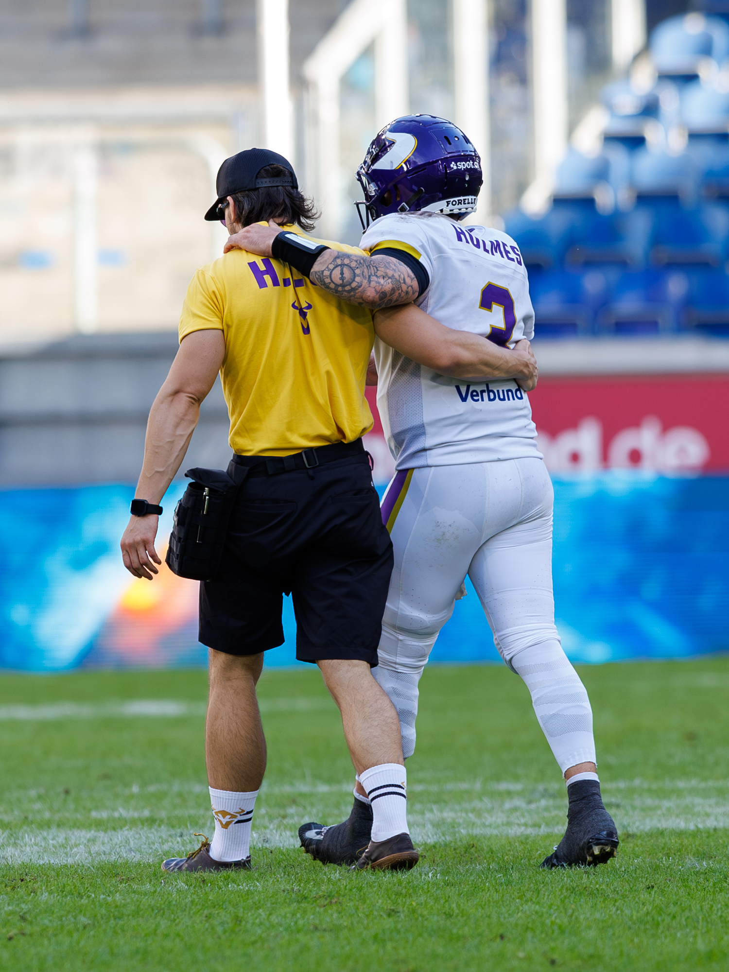 #3 Ben Holmes (Quarterback) – Vienna Vikings go out the Feld after injury