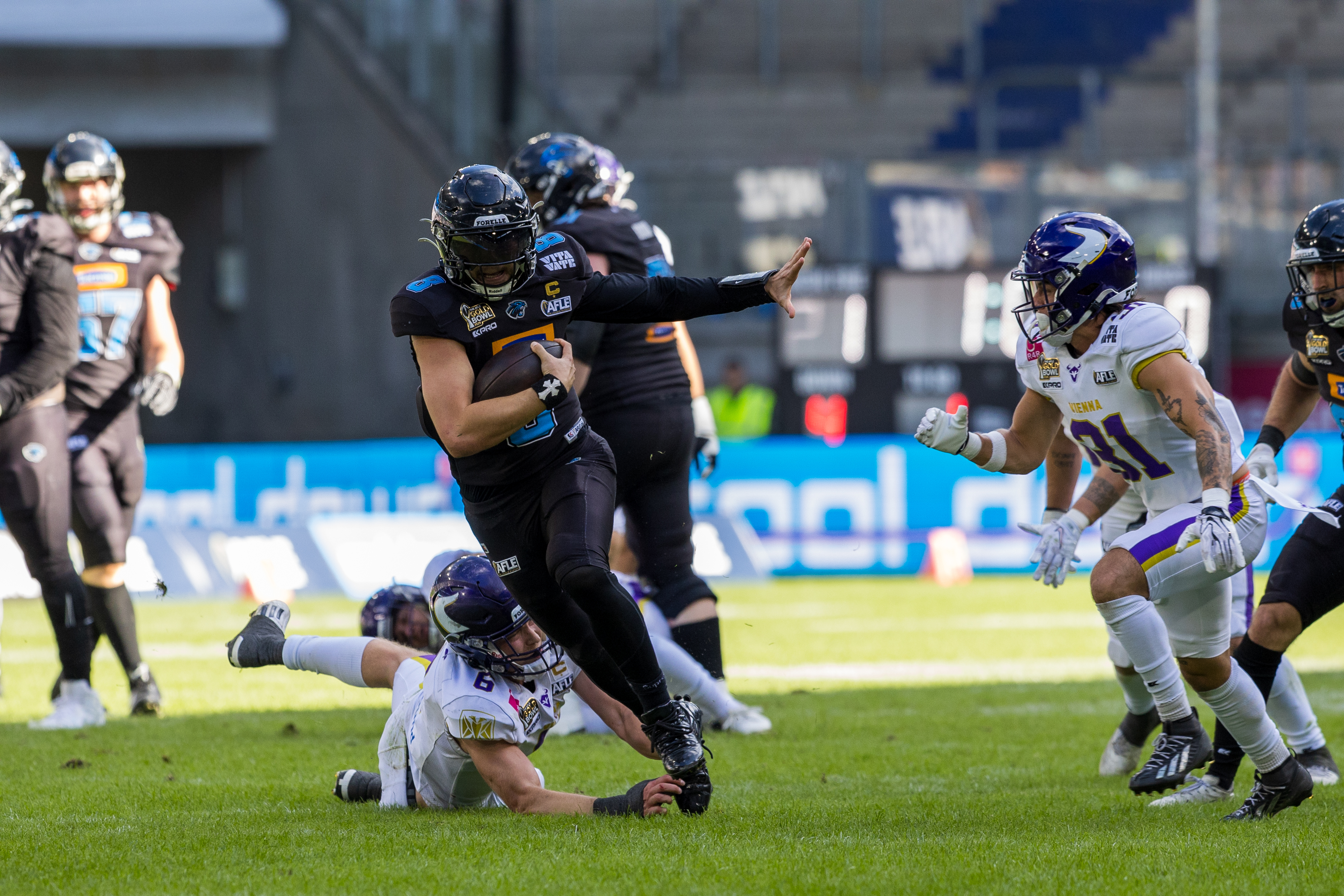 #8 Jameson Wang (Quarterback) – Panthers Wroclaw to the end zone with stiff arm