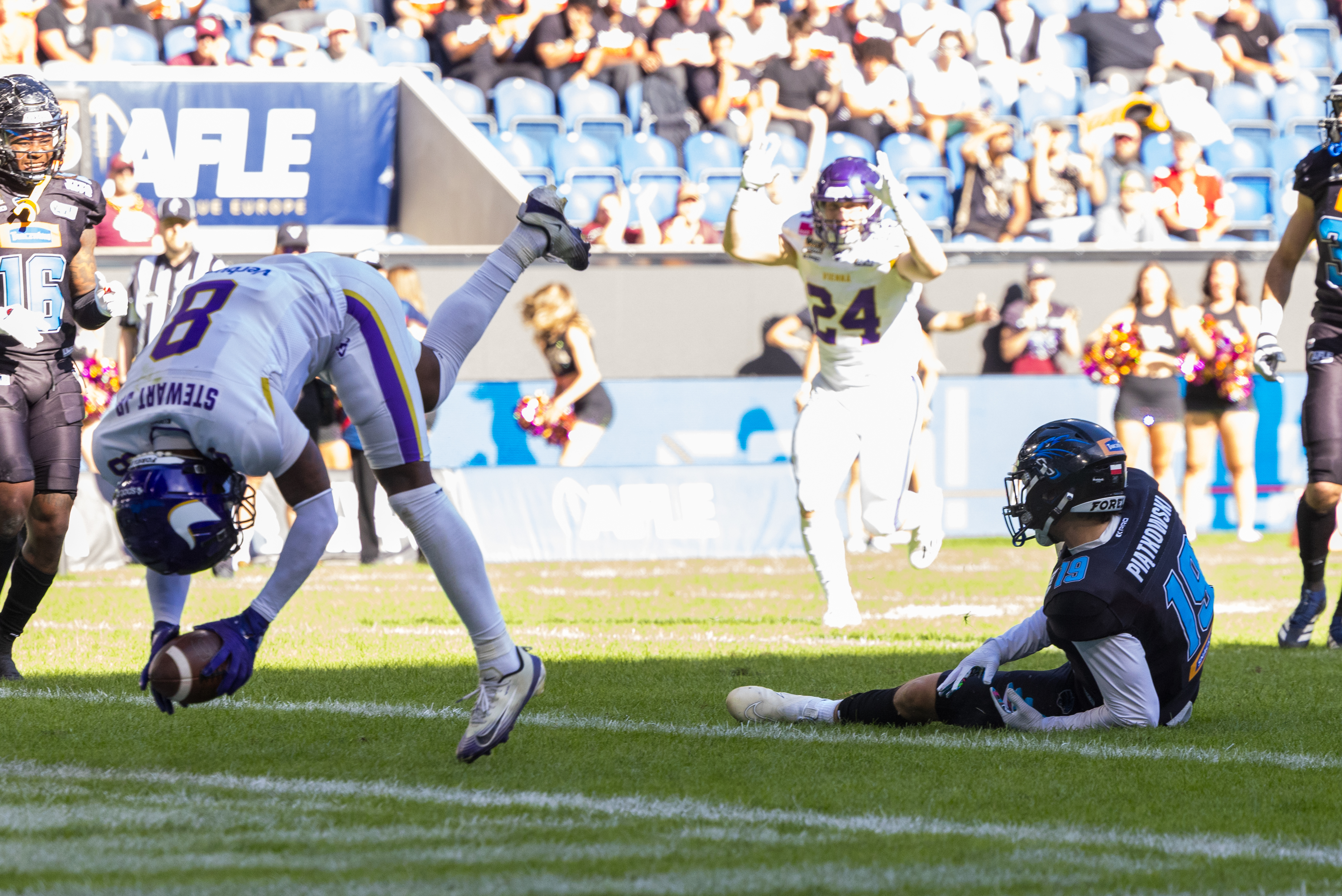 #8 Darrell Stewart (Wide Receiver) – Vienna Vikings jump in the end zone. Touchdown Vienna Vikings
