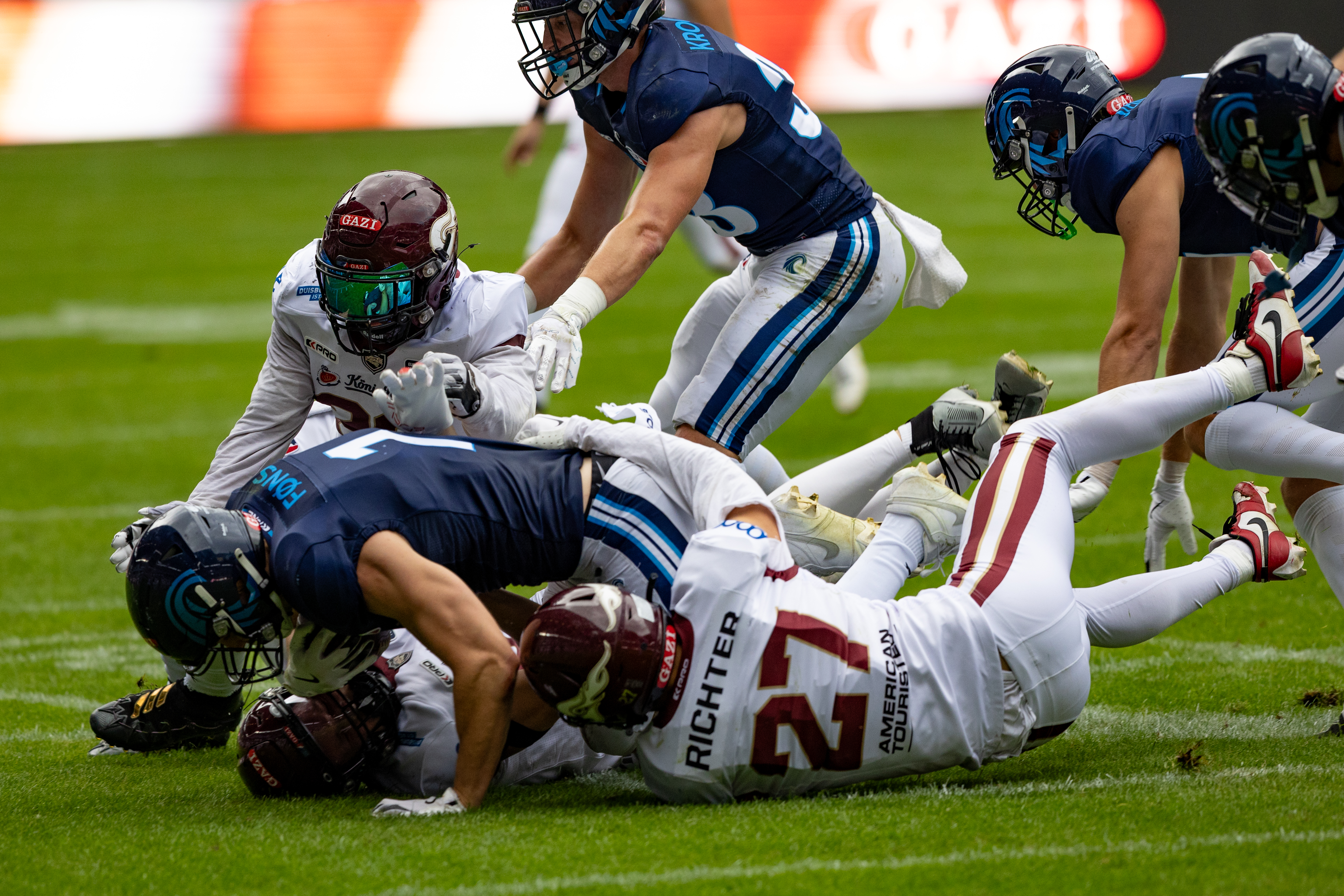 #27 Max Richter (SS) Rhein Fire tackle #1 Simon Føns (WR) Nordic Storm Rhein Fire vs Nordic Storm, American Football, European League of Football, Week 14, 2025, 17.08.2025,