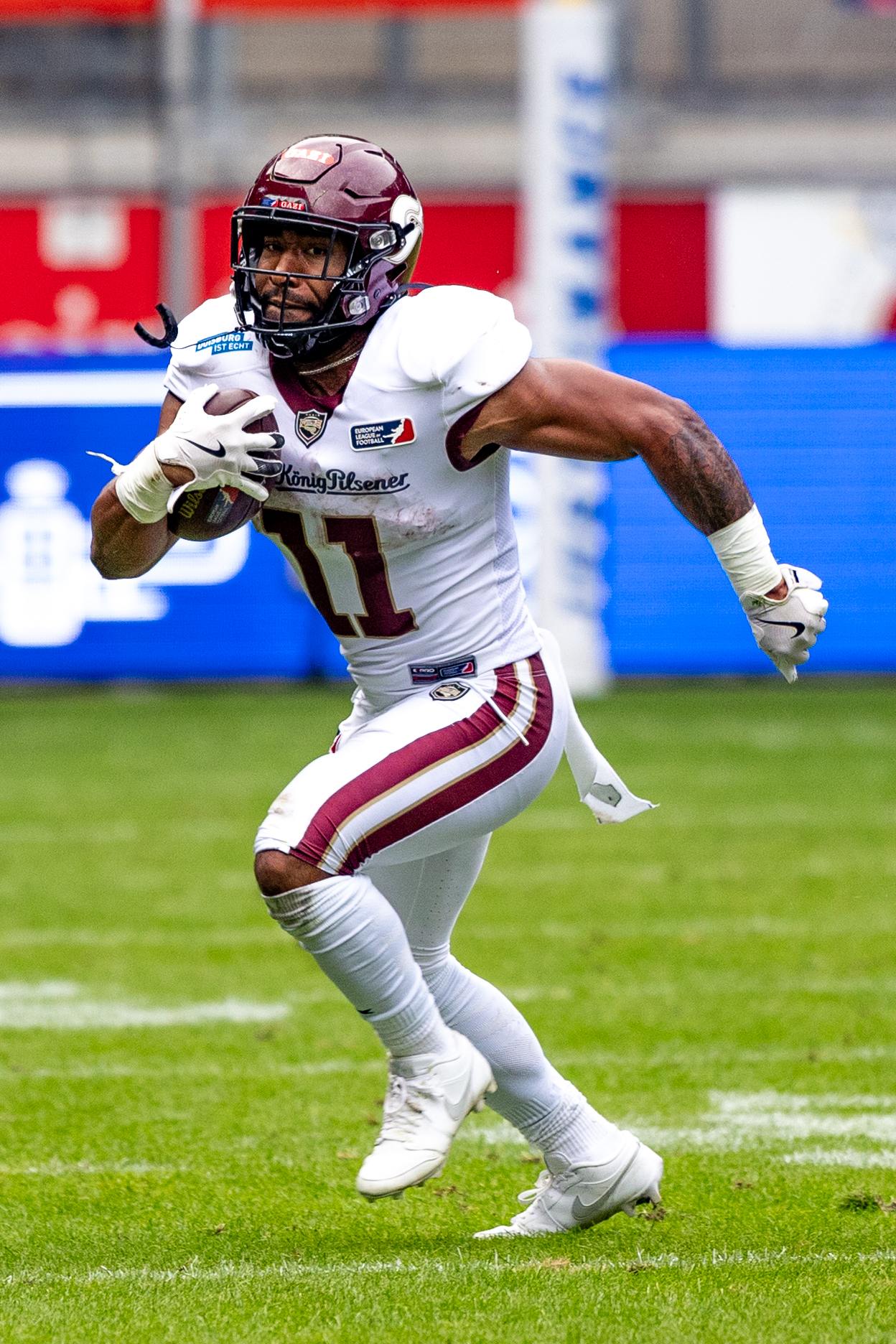 #11 Jonathan Scott (RB) Rhein Fire run with the ball. Rhein Fire vs Nordic Storm, American Football, European League of Football, Week 14, 2025, 17.08.2025,