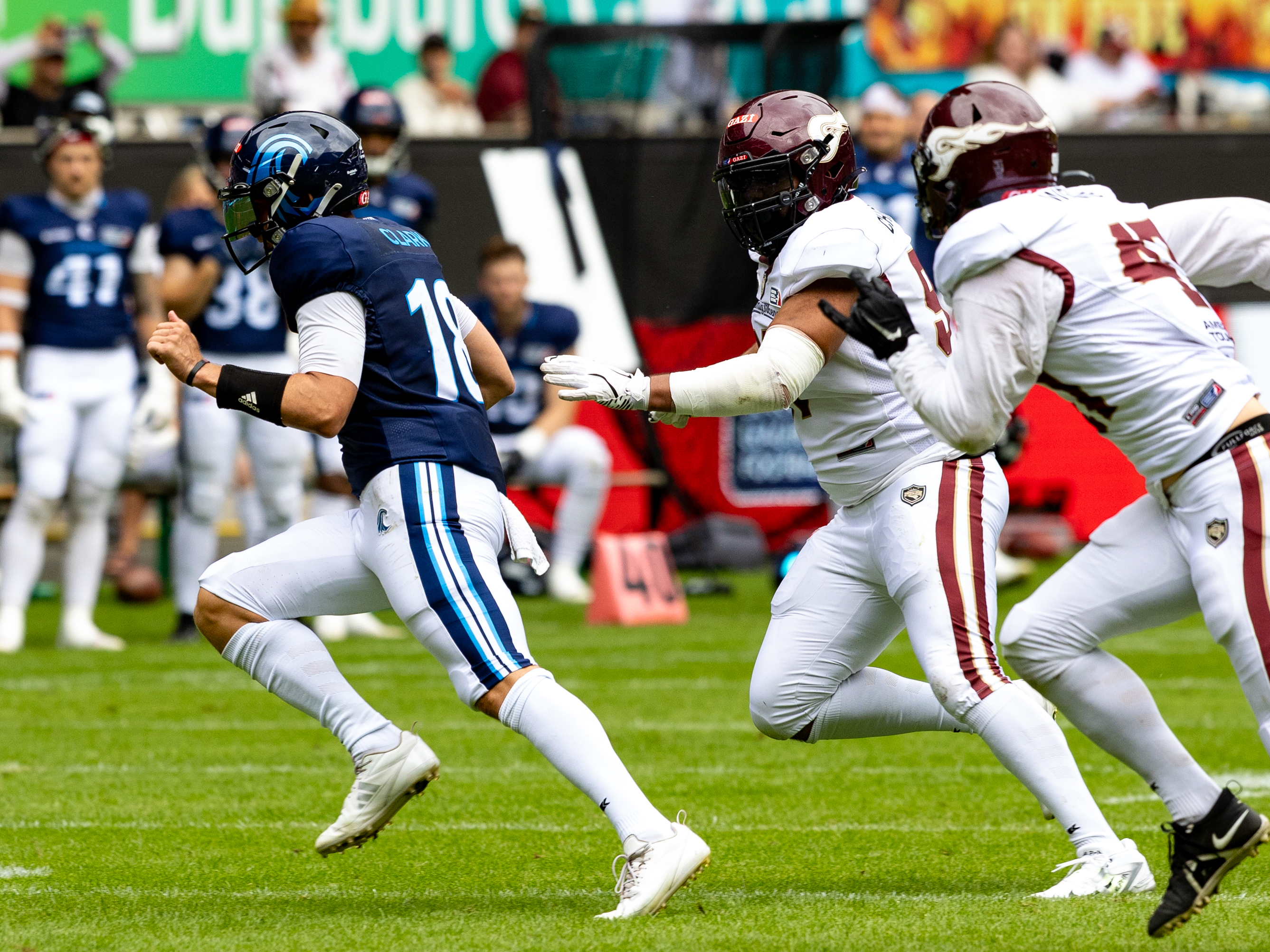 #18 Jadrian Clark (QB) Nordic Storm run. Rhein Fire vs Nordic Storm, American Football, European League of Football, Week 14, 2025, 17.08.2025,