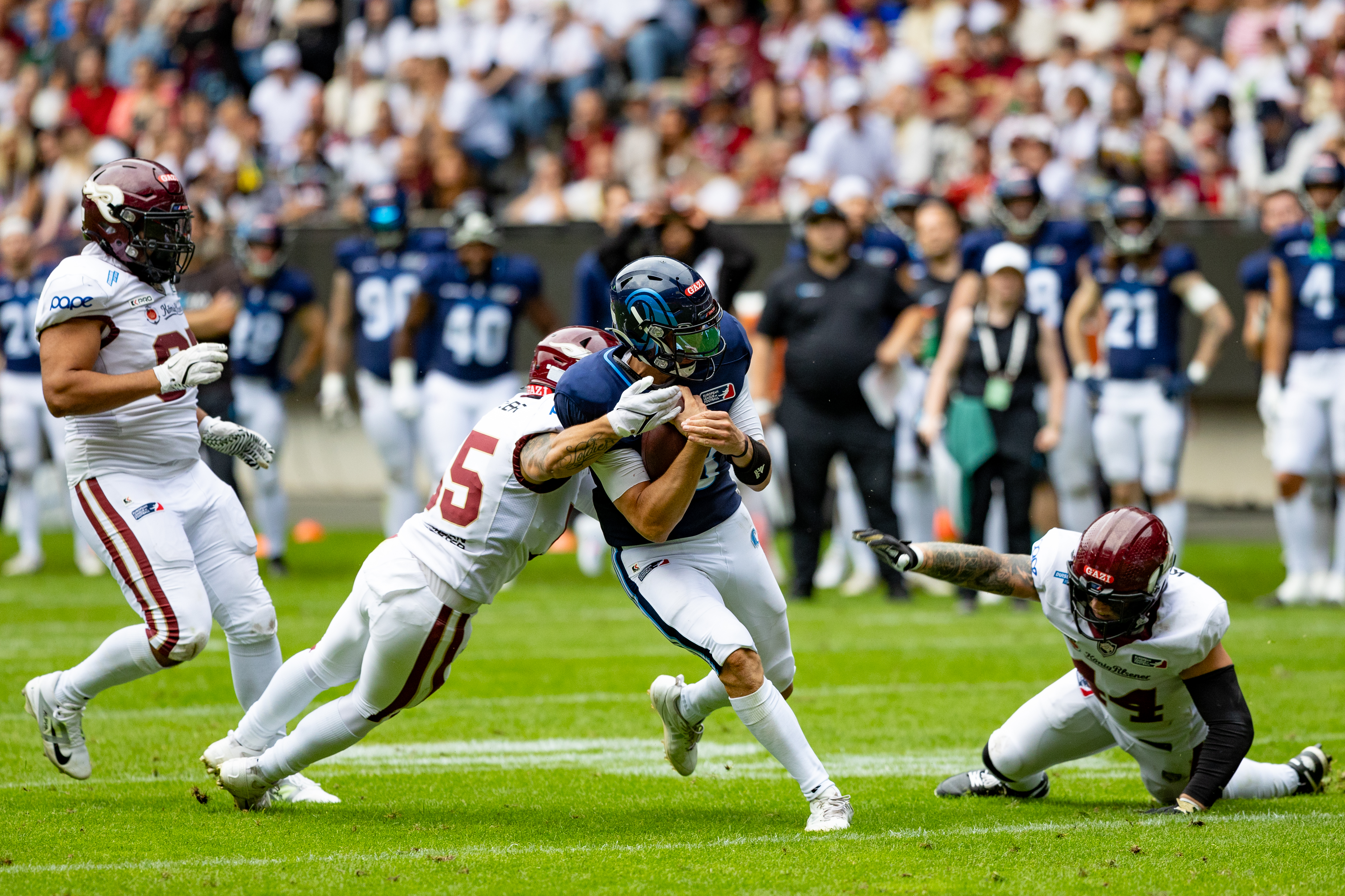 #55 Luis Fiedler (LB) Rhein Fire tackle #18 Jadrian Clark (QB) Nordic Storm Rhein Fire vs Nordic Storm, American Football, European League of Football, Week 14, 2025, 17.08.2025,