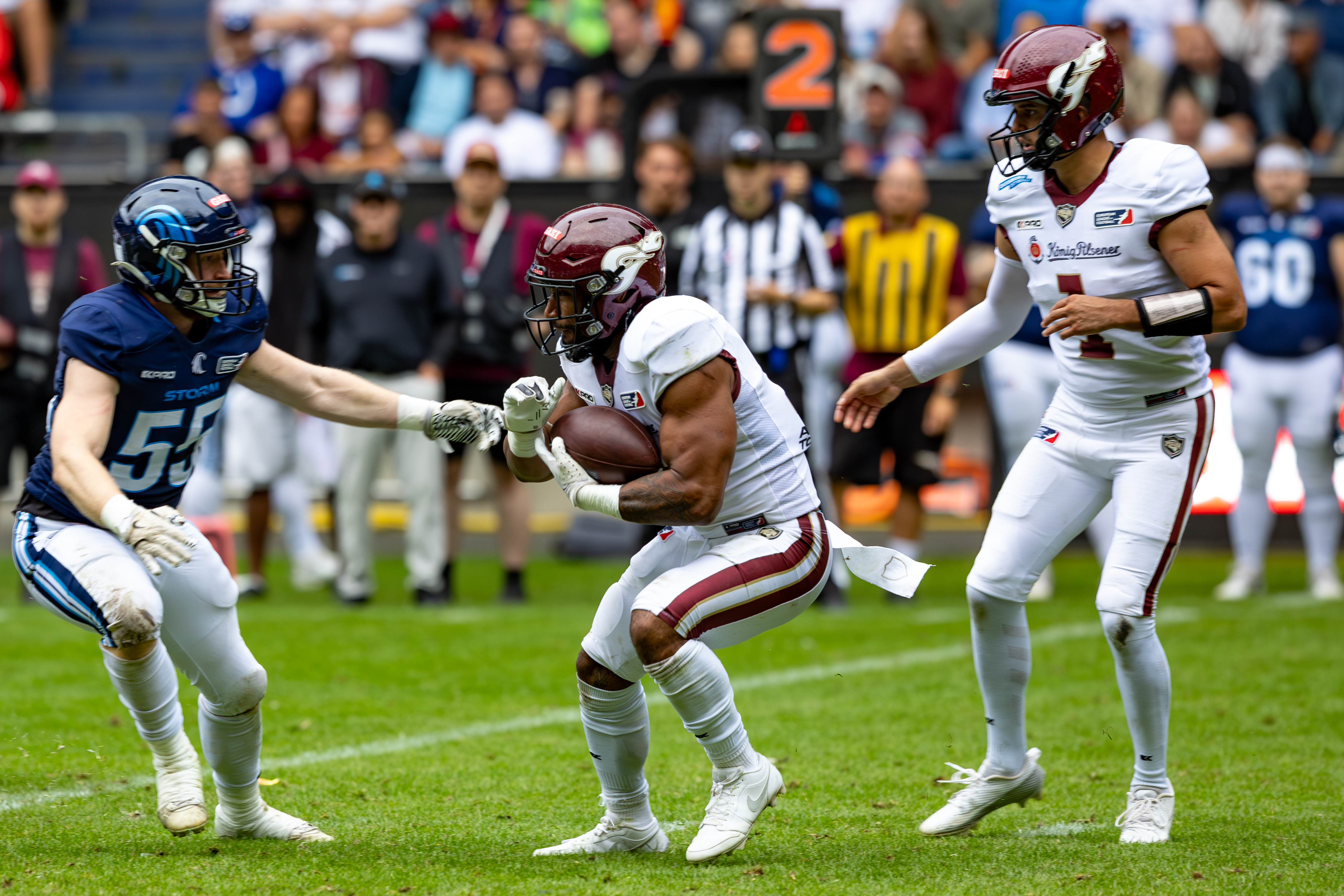 #55 Hugo Dyrendahl (LB) Nordic Storm stops #11 Jonathan Scott (RB) Rhein Fire Rhein Fire vs Nordic Storm, American Football, European League of Football, Week 14, 2025, 17.08.2025,