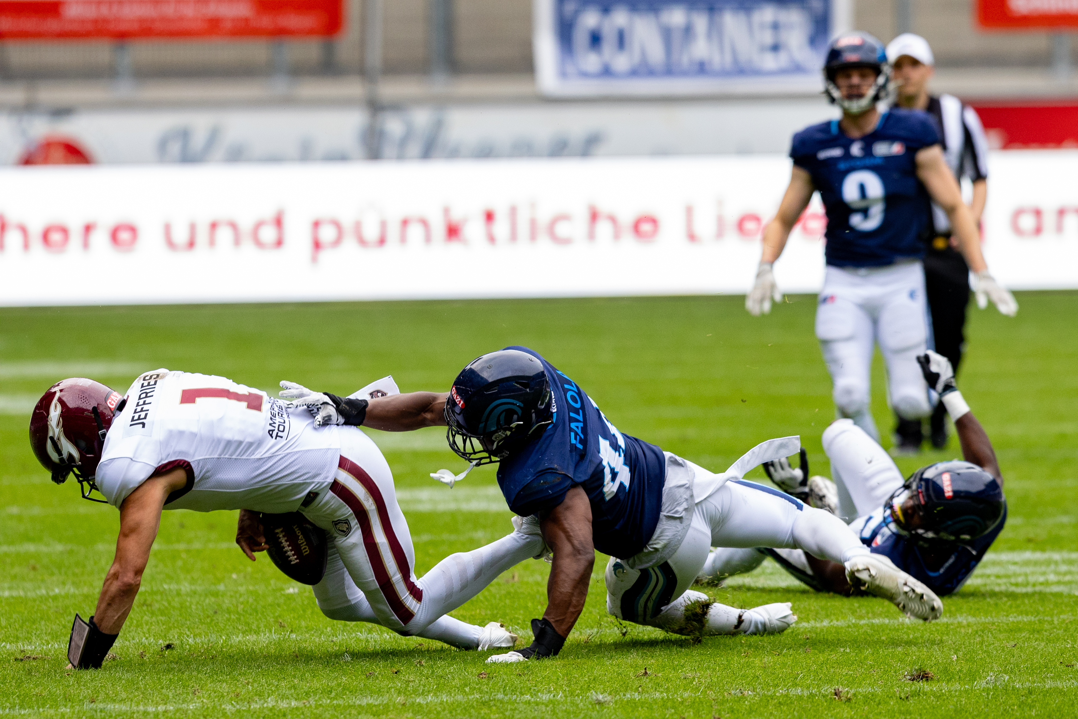 #44 Emmanuelle Falola (LB) Nordic Storm stops #1 Chad Jeffries (QB) Rhein Fire Rhein Fire vs Nordic Storm, American Football, European League of Football, Week 14, 2025, 17.08.2025,