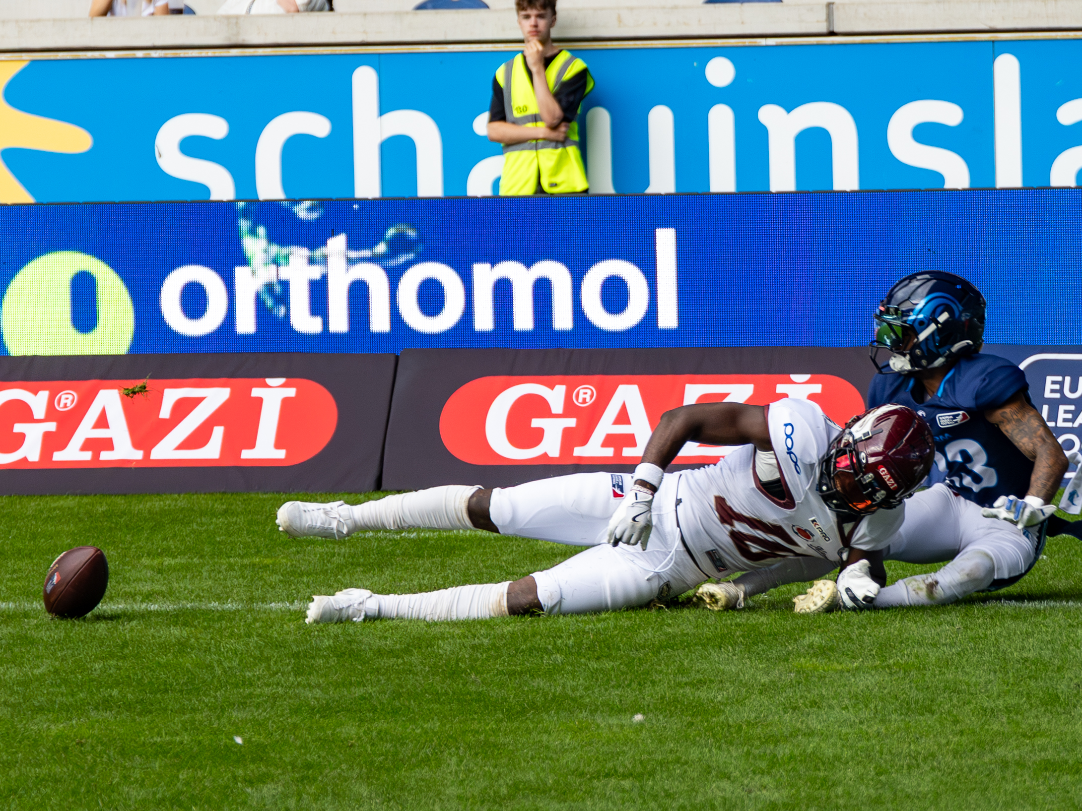 incomplette pass to #10 Harlan Kwofie (WR) Rhein Fire Rhein Fire vs Nordic Storm, American Football, European League of Football, Week 14, 2025, 17.08.2025,