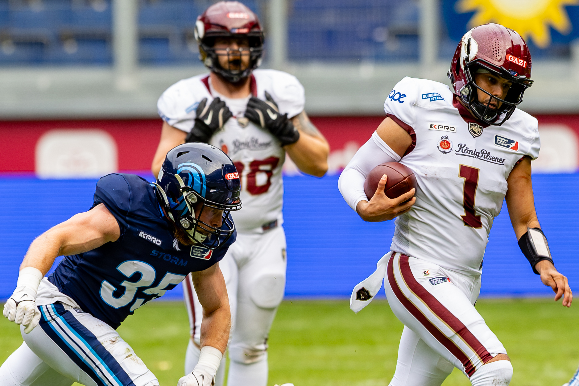 #35 Sverri Finsson (LB) Nordic Storm follow #1 Chad Jeffries (QB) Rhein Fire Rhein Fire vs Nordic Storm, American Football, European League of Football, Week 14, 2025, 17.08.2025,