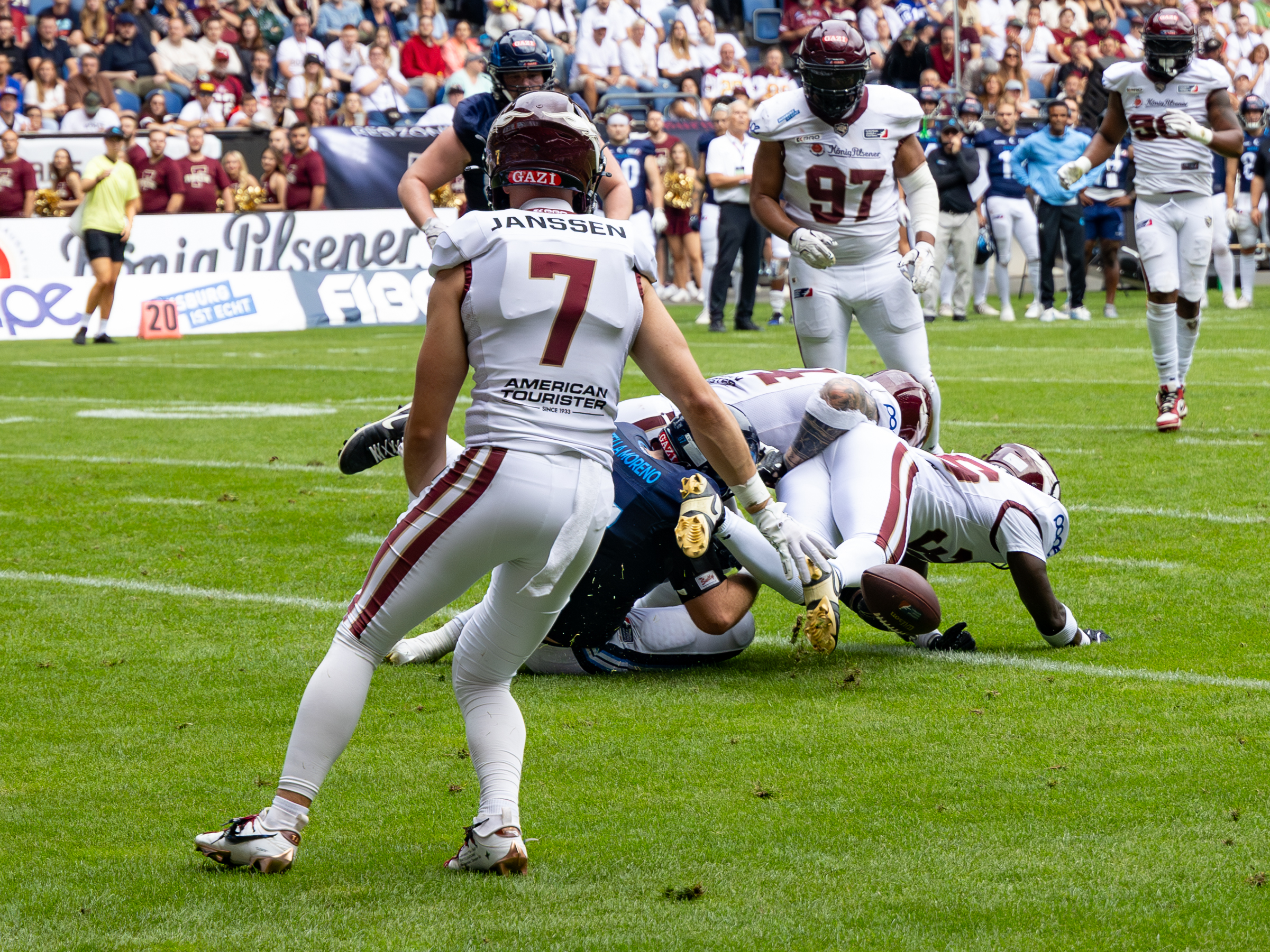 #7 Till Janssen (CB) Rhein Fire. Fumble from #87 Adria Botella Moreno (TE) Nordic Storm Rhein Fire vs Nordic Storm, American Football, European League of Football, Week 14, 2025, 17.08.2025,