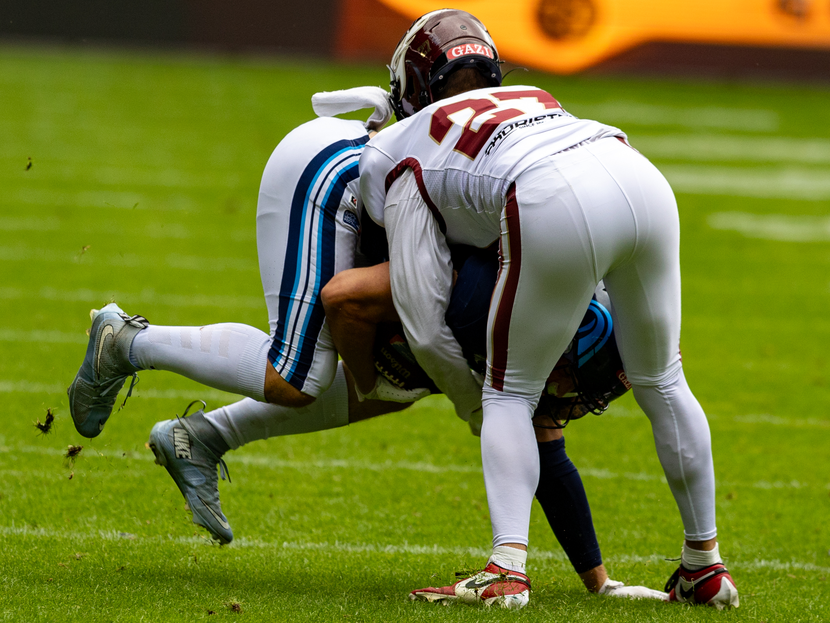 #27 Max Richter (SS) Rhein Fire tackle #19 Brendan Beaulieu (WR) Nordic Storm. Rhein Fire vs Nordic Storm, American Football, European League of Football, Week 14, 2025, 17.08.2025,