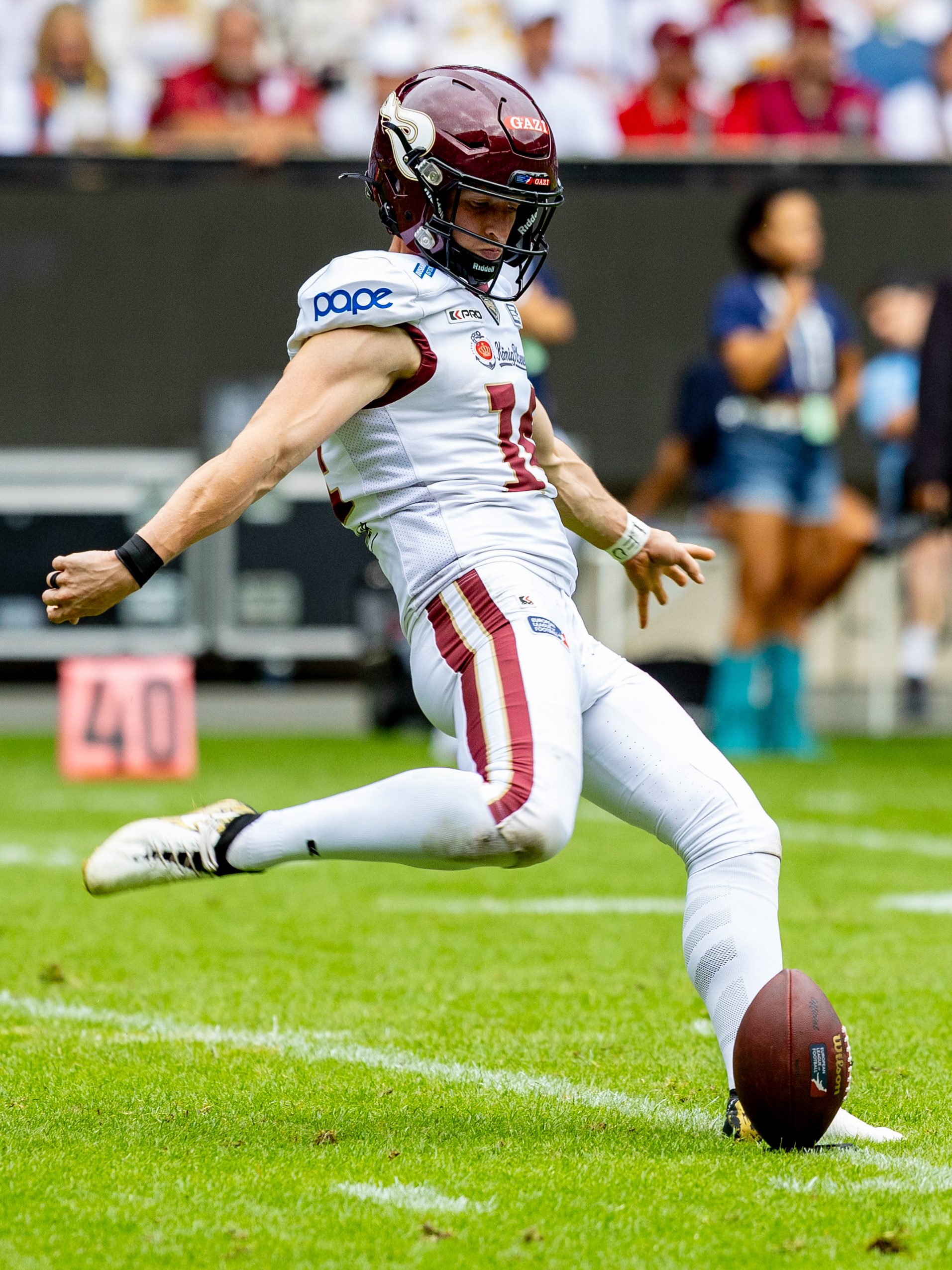 #14 Maximilian Eisenhut (Punter) Rhein Fire kick off. Rhein Fire vs Nordic Storm, American Football, European League of Football, Week 14, 2025, 17.08.2025,