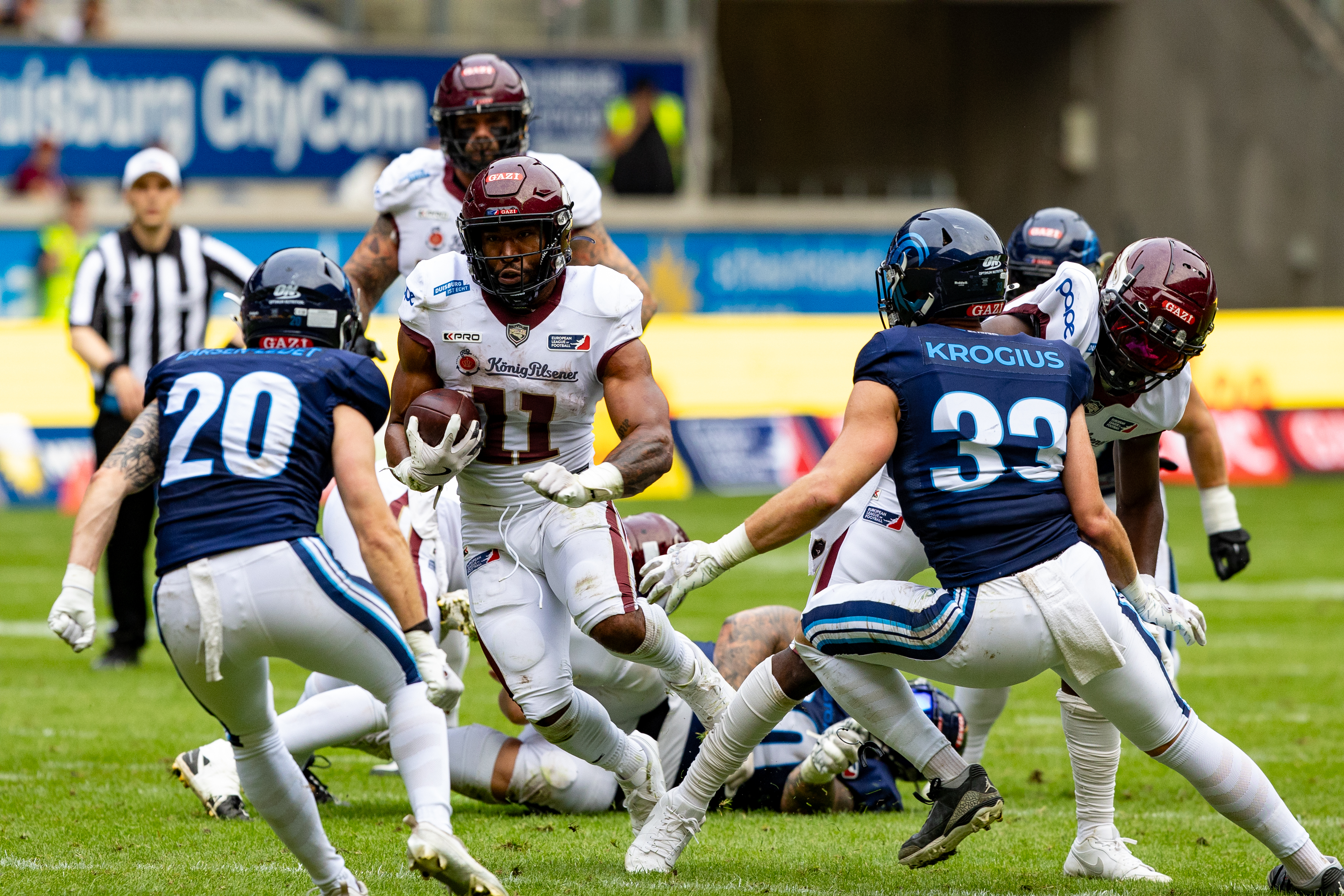 #11 Jonathan Scott (RB) Rhein Fire run with the ball. Rhein Fire vs Nordic Storm, American Football, European League of Football, Week 14, 2025, 17.08.2025,