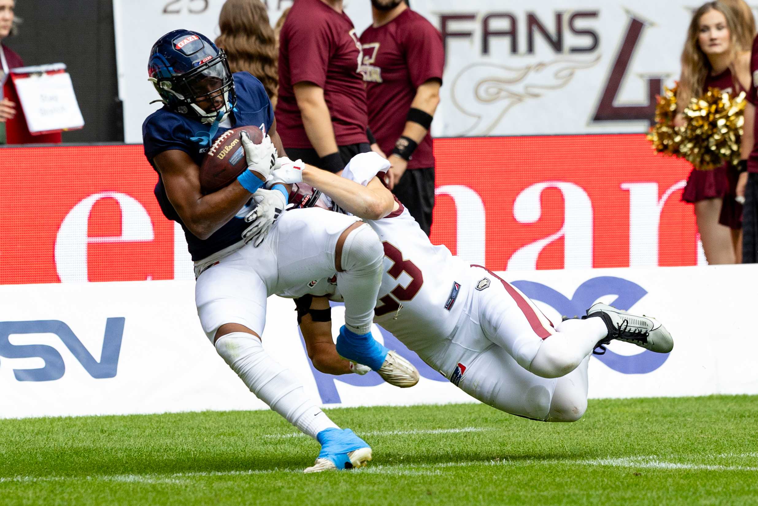 #23 Vincent Bujalla (CB) Rhein Fire tackle #5 Edvin Taborda (WR) Nordic Storm Rhein Fire vs Nordic Storm, American Football, European League of Football, Week 14, 2025, 17.08.2025,