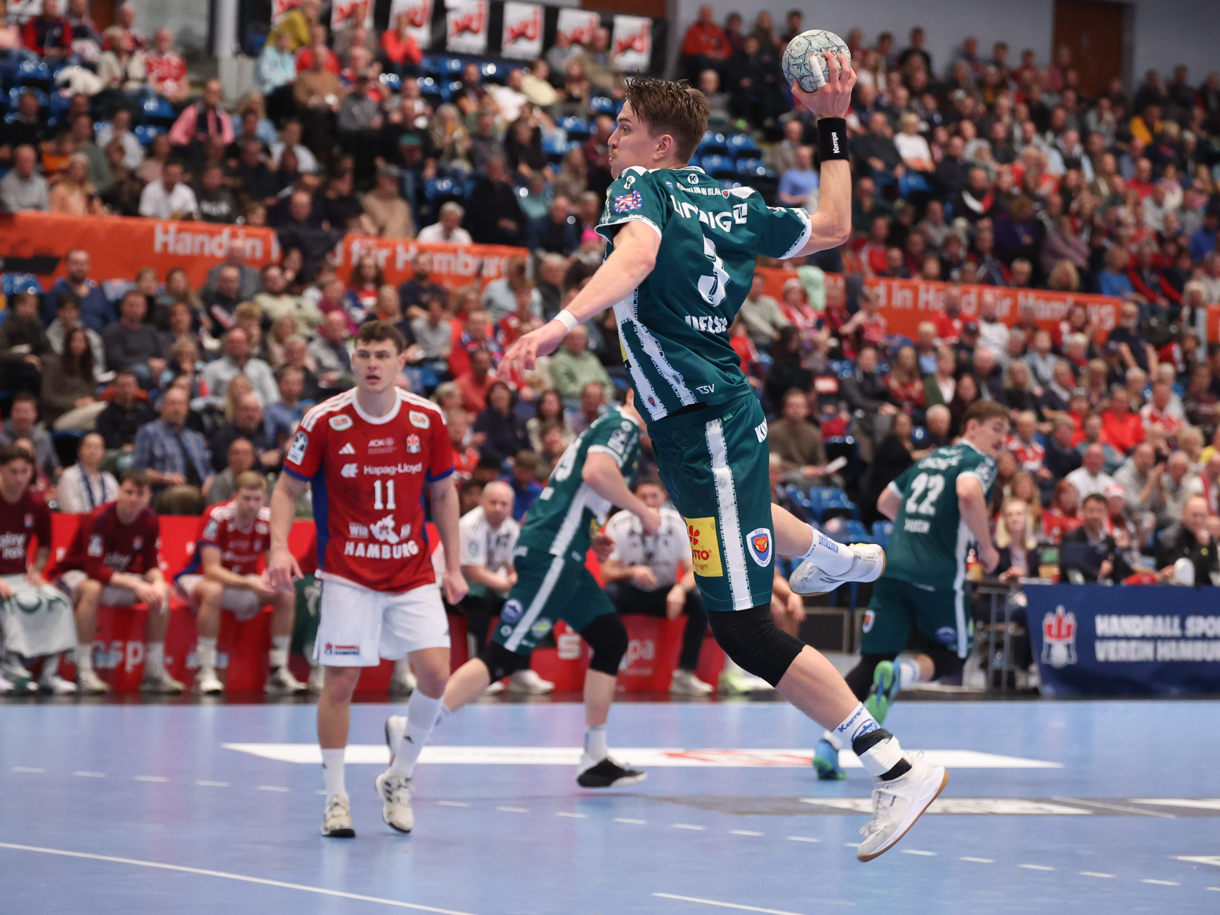 #3 Oskar Joelsson (RR) – ThSV Eisenach Sprungwurf aufs Tor