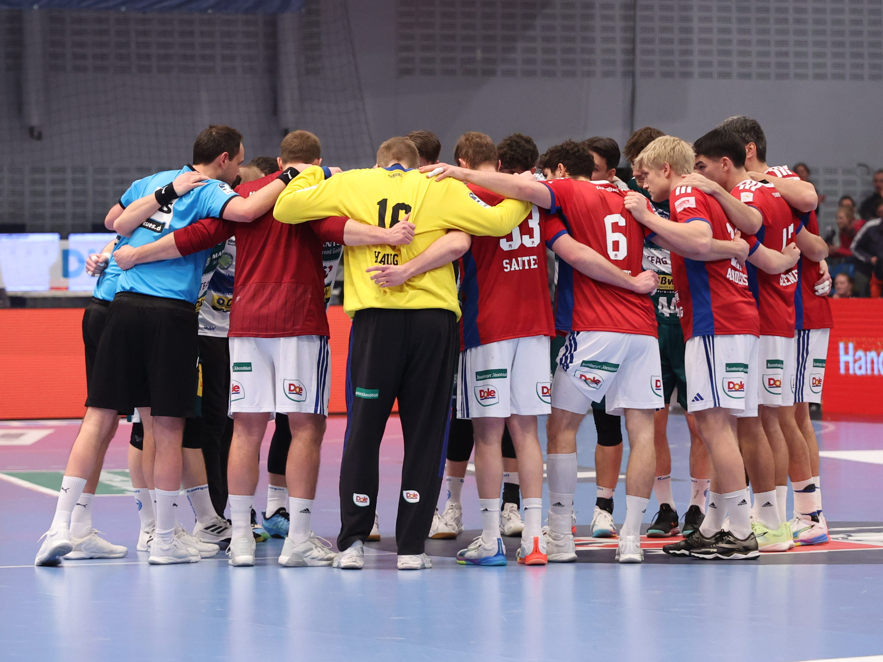 Anfangskreis beider Teams zusammen.