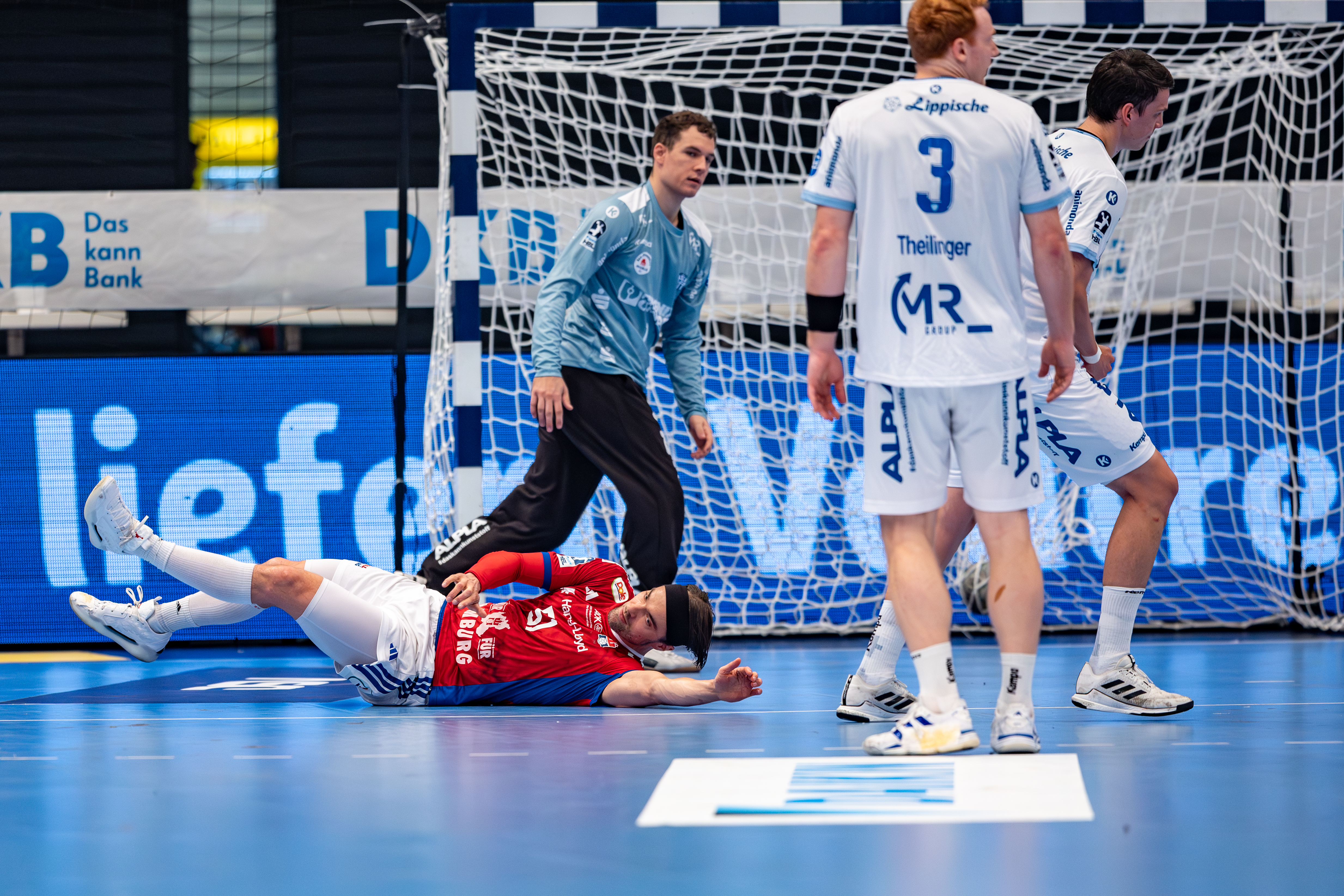 #51 Casper U. Mortensen (Linksaußen) – Handball Sport Verein Hamburg and #1 Constantin Möstl (Moestl) (Torwart) – TBV Lemgo Lippe