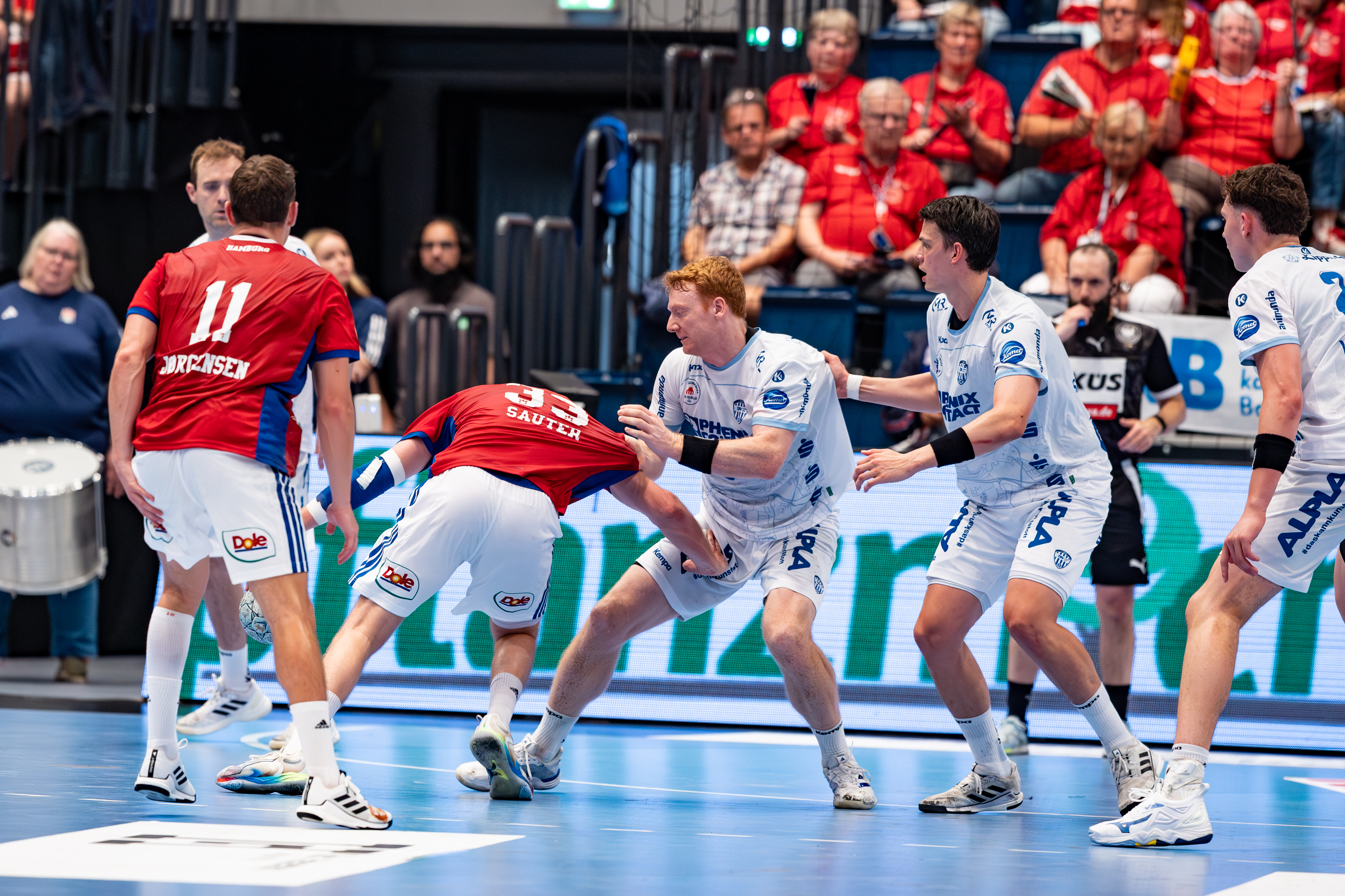 #3 Nicolai Theilinger (Rückraum rechts) – TBV Lemgo Lippe block #33 Moritz Sauter (Rückraum Mitte) – Handball Sport Verein Hamburg