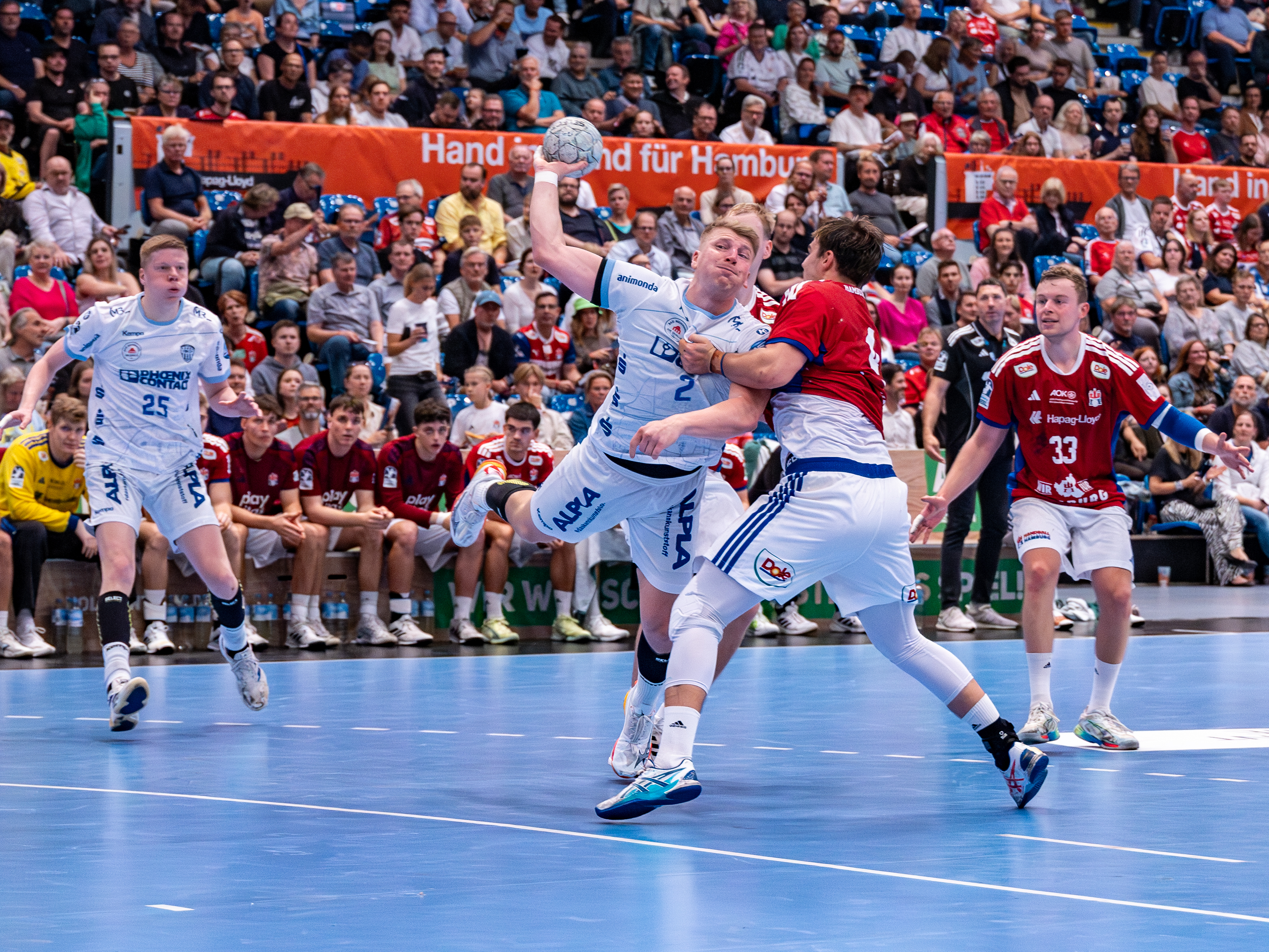 #4 Andreas Magaard (Kreisläufer) – Handball Sport Verein Hamburg block #2 Lukas Hutecek (Rückraum links) – TBV Lemgo Lippe