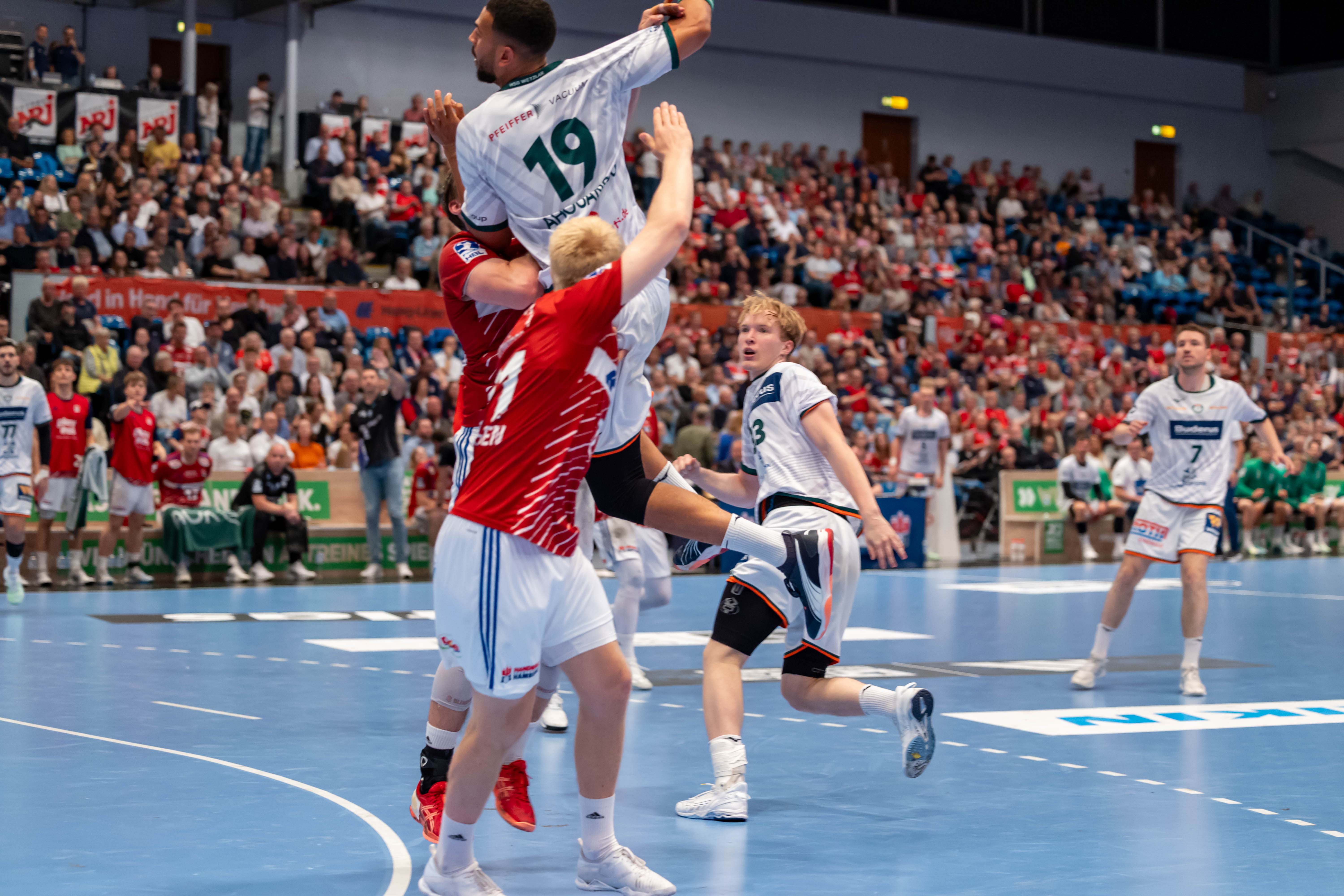 Handball Sport Verein Hamburg vs MT Melsungen