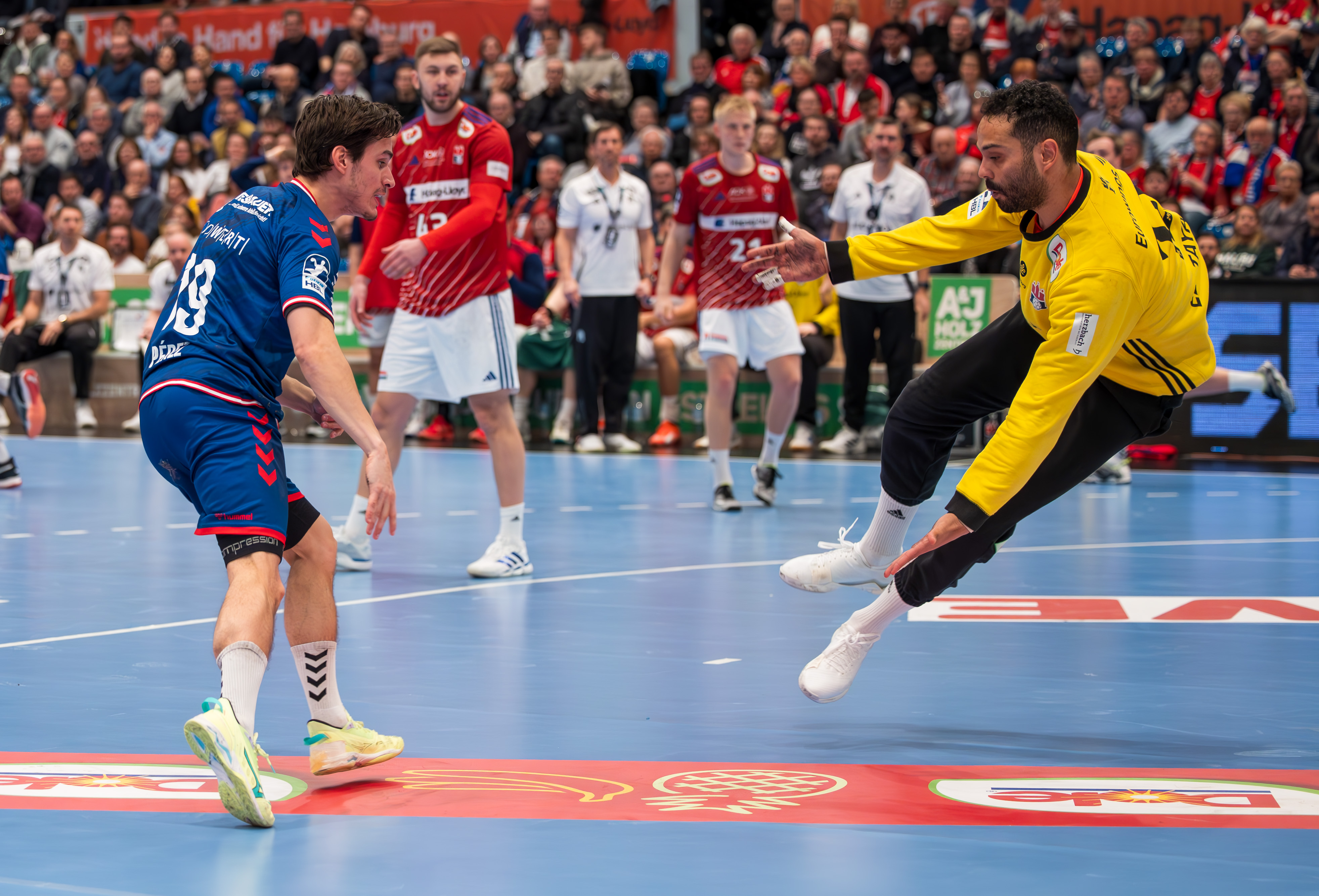 Handball Sport Verein Hamburg vs SG BBM Bietigheim