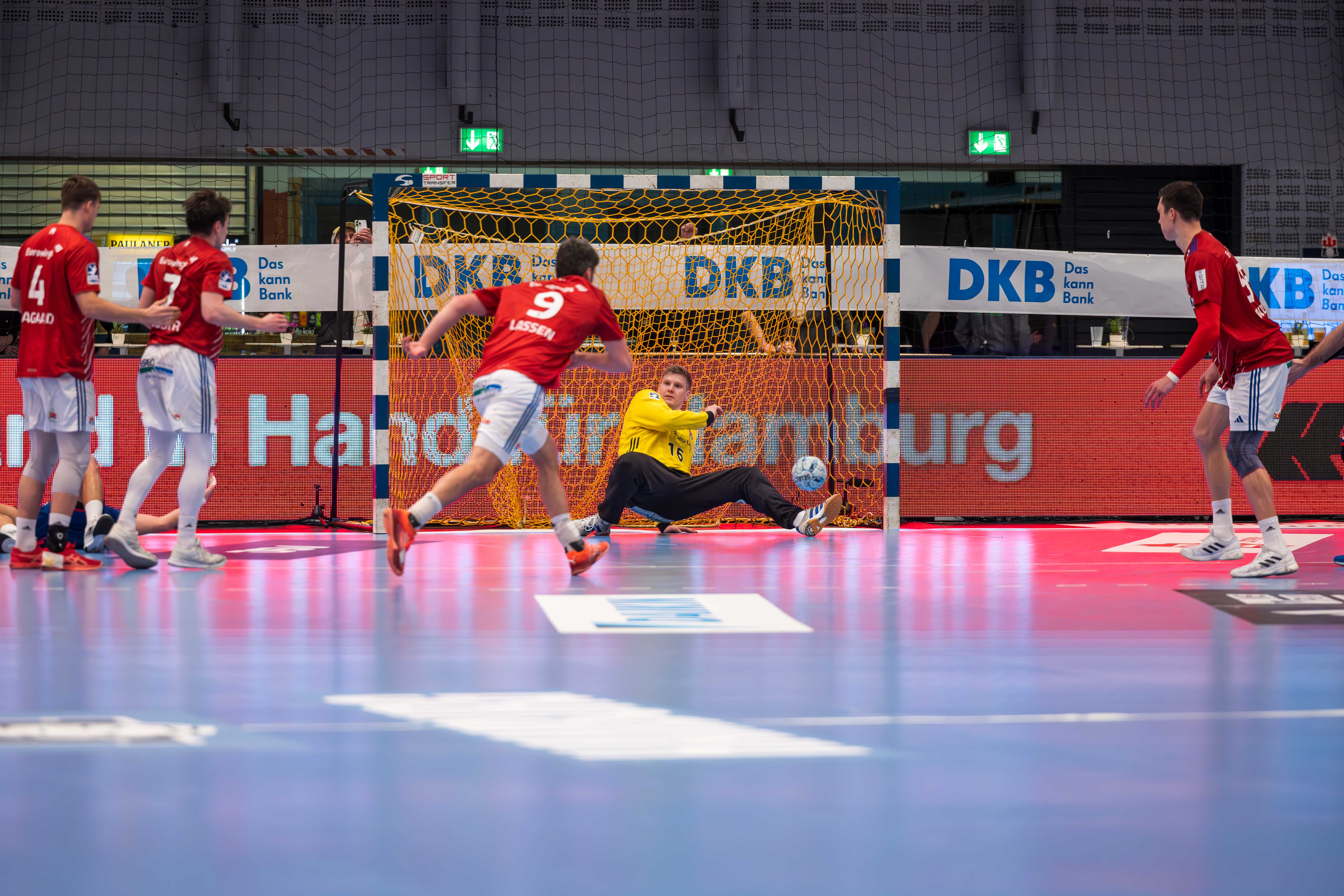 Handball Sport Verein Hamburg vs SG BBM Bietigheim