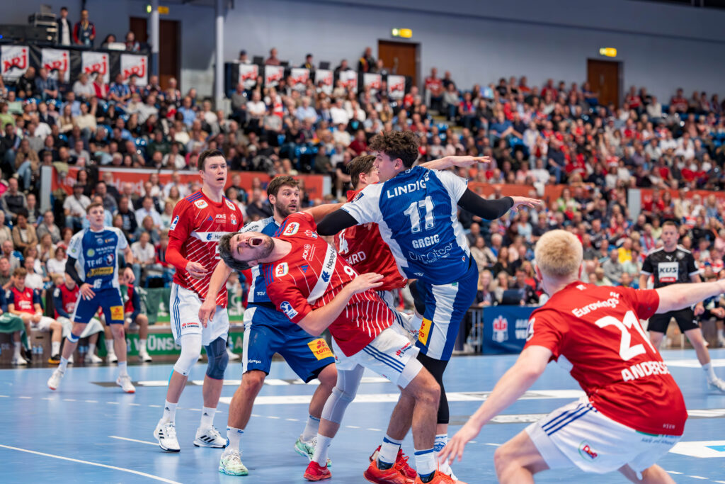 Torwurf von #33 Moritz Sauter - Handball Sport Verein Hamburg